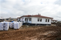 Ersin Yazıcı'dan Kura Çekimi Öncesi Doğanşehir İlçesindeki Deprem Konutlarına İnceleme